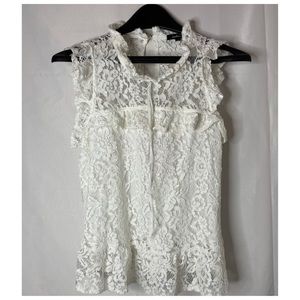 Beautiful lace sleeveless tank camisole, size med